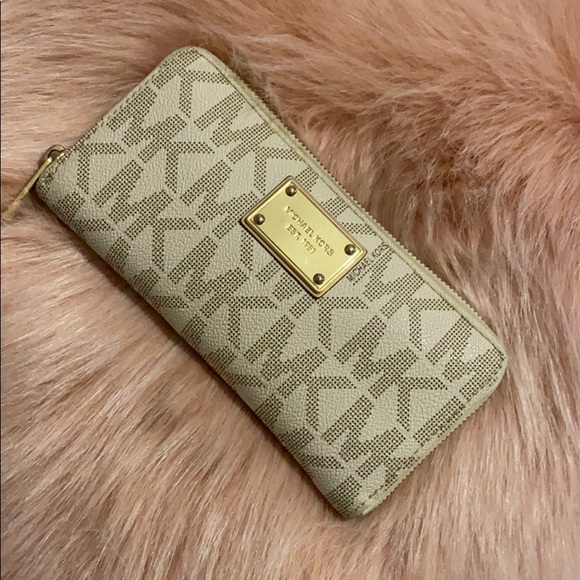 Micheal kors wallet - Picture 1 of 3